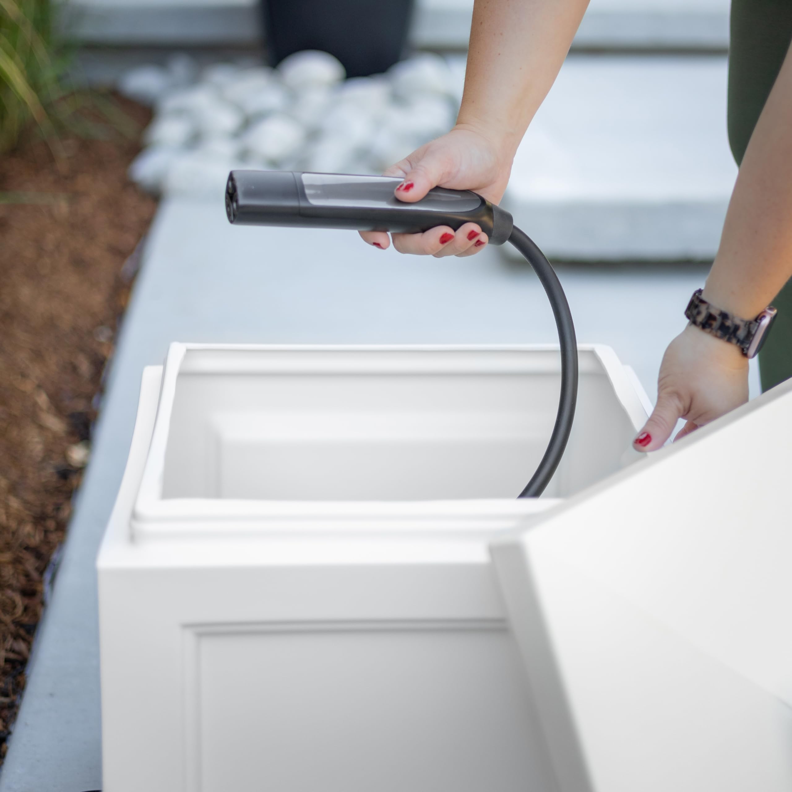 Mayne Inc 5858-W Fairfield Garden Hose White Storage Bin - Image 9