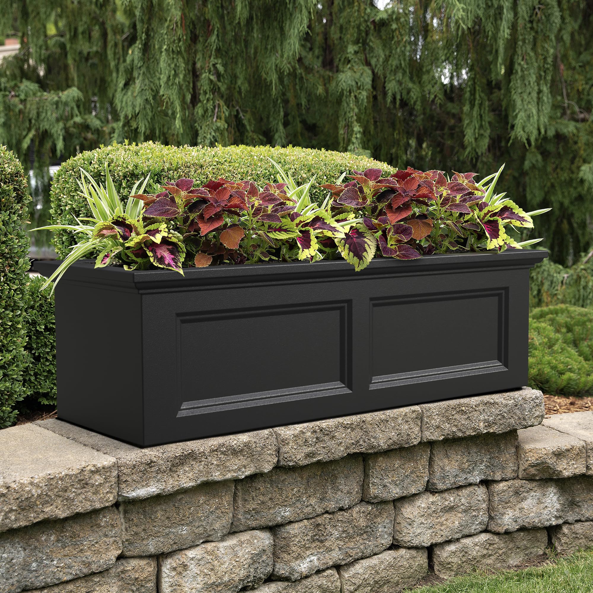 Mayne Inc. Fairfield 48in Garden Bed - Black - 48in L x 18in W x 14in H - with Gallon Built-in Water Reservoir (4889-B) - Image 5